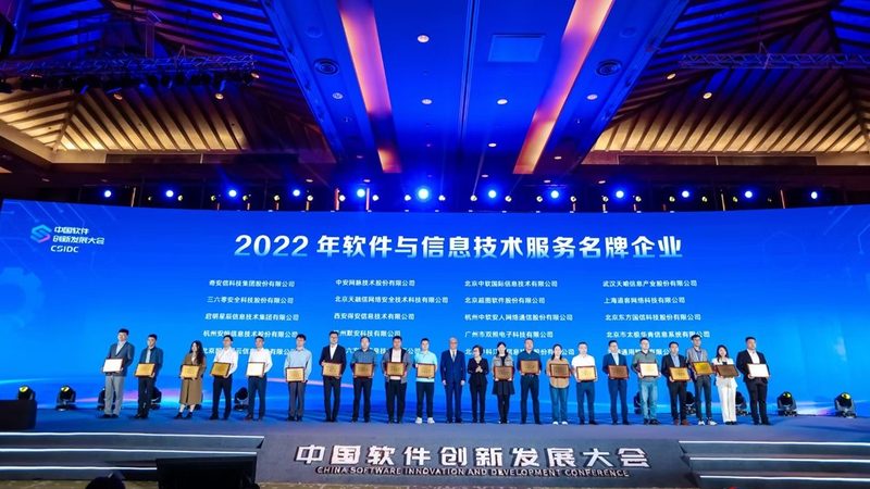 定制服务：科技公司的信息技术服务新篇章**